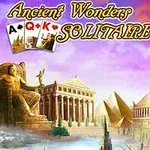 Άγαλμα άντρα και αρχαιοελληνικά κτίρια με φόντο ουρανό, κάρτες παιχνιδιού στην κορυφή με τη λέξη SOLITAIRE