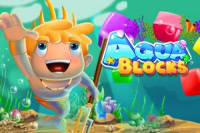 Στο Aqua Blocks, ένα χαριτωμένο αγόρι σε