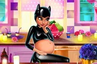 Στο Catwoman Pregnant, ακολούθησε την Catwoman σε μια
