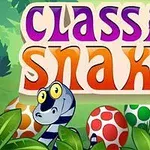 Γράμματα με την επιγραφή classic snake με φόντο ένα χαμογελαστό φίδι και χρωματιστά αυγά ανάμεσα σε φύλλα ζούγκλας