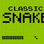 Πράσινη οθόνη με μαύρα pixel που γράφει CLASSIC SNAKE και απεικονίζει ένα ψηφιακό φίδι