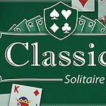 Πράσινο φόντο με τη λέξη Classic Solitaire και κάρτες παιχνιδιού γύρω από το κείμενο