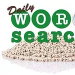 Σωρός από κύβους με γράμματα και λέξεις Daily Word Search με μεγεθυντικό φακό