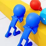 Δύο μπλε ανθρωπόμορφα σχέδια σπρώχνουν μία μεγάλη κίτρινη δοκό με κόκκινες και μπλε σφαίρες