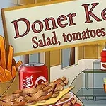 Πινακίδα με την επιγραφή Doner Kebab πάνω από πιάτο με γύρο, πατάτες τηγανητές, αναψυκτικό και σαλάτες, με μπουκάλια σως στο βάθος