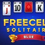Κάρτες τράπουλας σε φόντο πάνω από τον τίτλο Freecell Solitaire Blue με ένα χρυσό κύπελλο