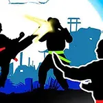 Τρεις σιλουέτες πολεμικών τεχνών σε δράση με έντονη κίνηση και φόντο πόλης