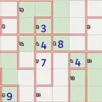 Ένα grid λευκών και πράσινων τετραγώνων με κόκκινα περιγράμματα, αριθμοί σε μπλε και μαύρο χρώμα εμφανίζονται σε διάφορα τετράγωνα