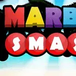 Χρωματιστός τίτλος MARBLE SMASH με γράμματα σε πολύχρωμα μπλοκ και κόκκινους κύκλους σε φόντο με ουρανό