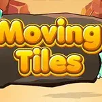 Καφέ πινακίδα με την επιγραφή Moving Tiles σε κιτρινοπορτοκαλί χρώμα, περιτριγυρισμένη από κρύσταλλα και κόκκινα βράχια στο φόντο