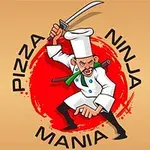 Σεφ ντυμένος σαν νίντζα με σπαθί, στέκεται σε πολεμική στάση μπροστά από κόκκινο φόντο