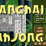 Κομμάτια Mahjong με φόντο από μπαμπού και μεγάλα γράμματα που γράφουν Shanghai Mahjong