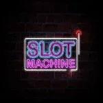 Νέον πινακίδα με τις λέξεις SLOT MACHINE σε μπλε και ροζ χρώμα, τοποθετημένη σε τοίχο από τούβλα