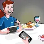 Δύο κινούμενοι χαρακτήρες τσακώνονται σε τραπέζι δείπνου, κρατώντας ηλεκτρονικές συσκευές, με φαγητό και κρασί μπροστά τους