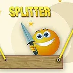 Χαμογελαστό κίτρινο emoji κρατάει μαχαίρι πάνω από ξύλινη πλατφόρμα, με την λέξη Splitter από πάνω