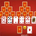 Κόκκινο φόντο με τράπουλα καρτών τοποθετημένων σε σχηματισμούς πάνω και κάτω, με κάποιες κάρτες ανοιχτές δείχνοντας σύμβολα και αριθμούς