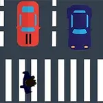 Πεζός που διασχίζει διάβαση πεζών με οχήματα σε κίνηση σε κεντρικό δρόμο