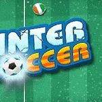 Κείμενο Winter Soccer σε μπλε και πορτοκαλί αποχρώσεις με φόντο πράσινο γήπεδο ποδοσφαίρου και μπάλες στις άκρες